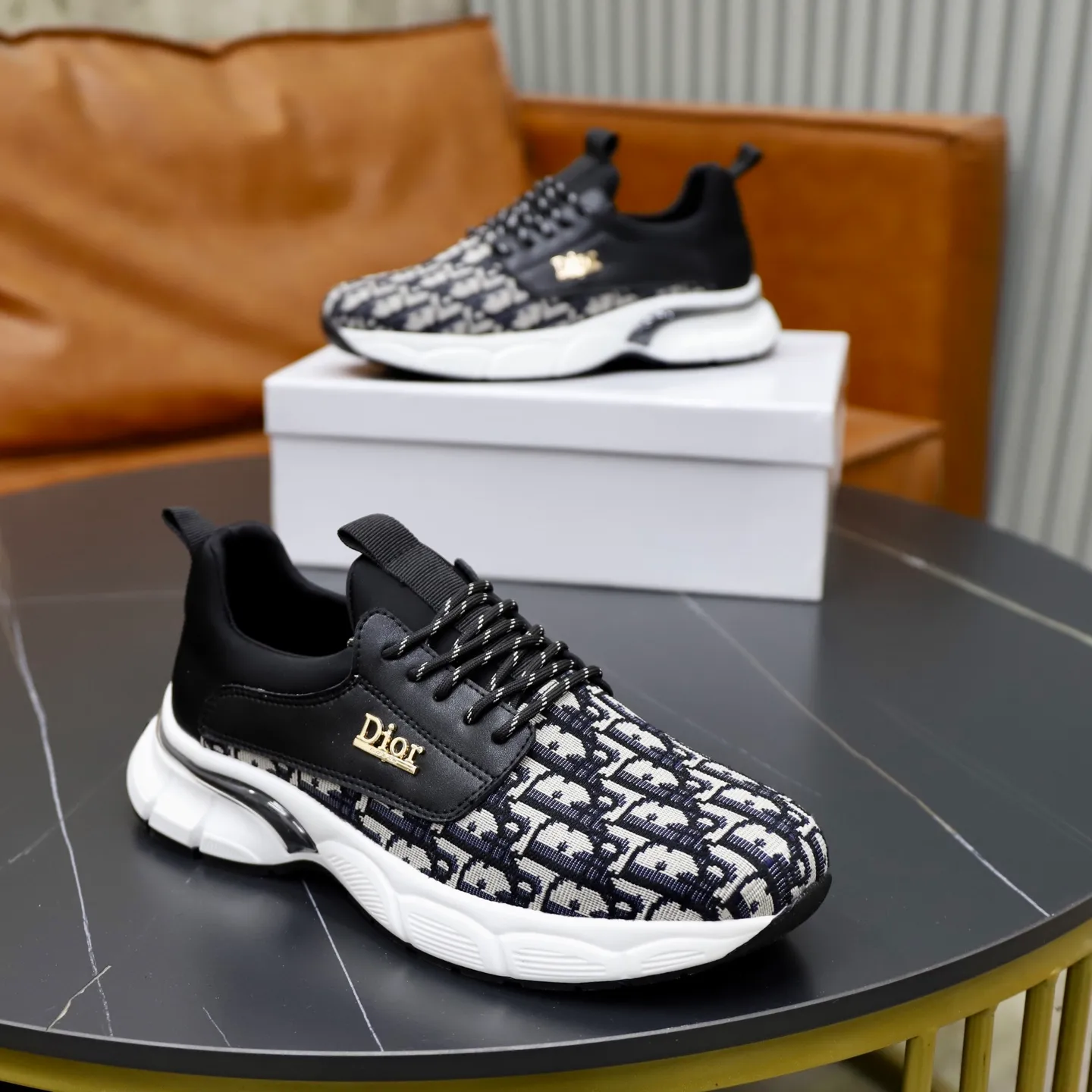 Ex-factory price: 420💰🙅‍♂️🙅‍♂️🙅‍♂️ Brand: Dior Standard code: 38-44 (45 customized) Grade: Same as the official website Material: Original cowhide stitching surface Comfortable and breathable lining Lightweight wear-resistant outsole Style category: Men's fashionable casual shoes Running sneakers Distinguished luxury brand elements Top luxury Color: Actual picture color